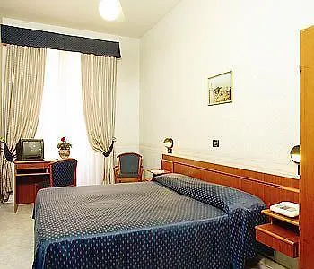 Otel Dina 3*